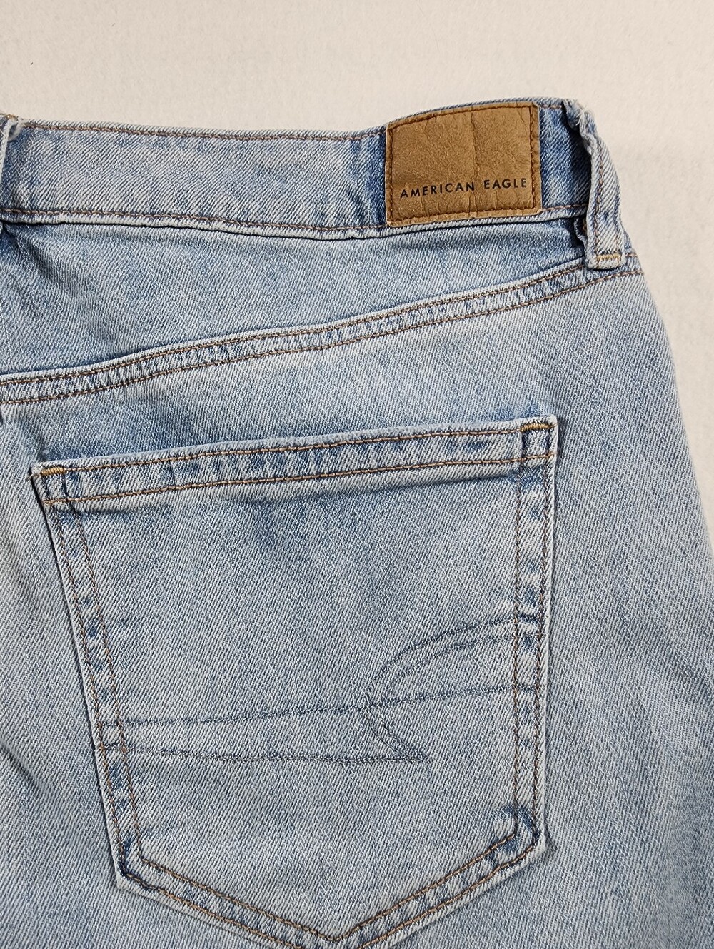 American Eagle Baggy Wide Leg Jeans Low Rise Raw Hem Light Wash Size 4 - Picture 11 of 12